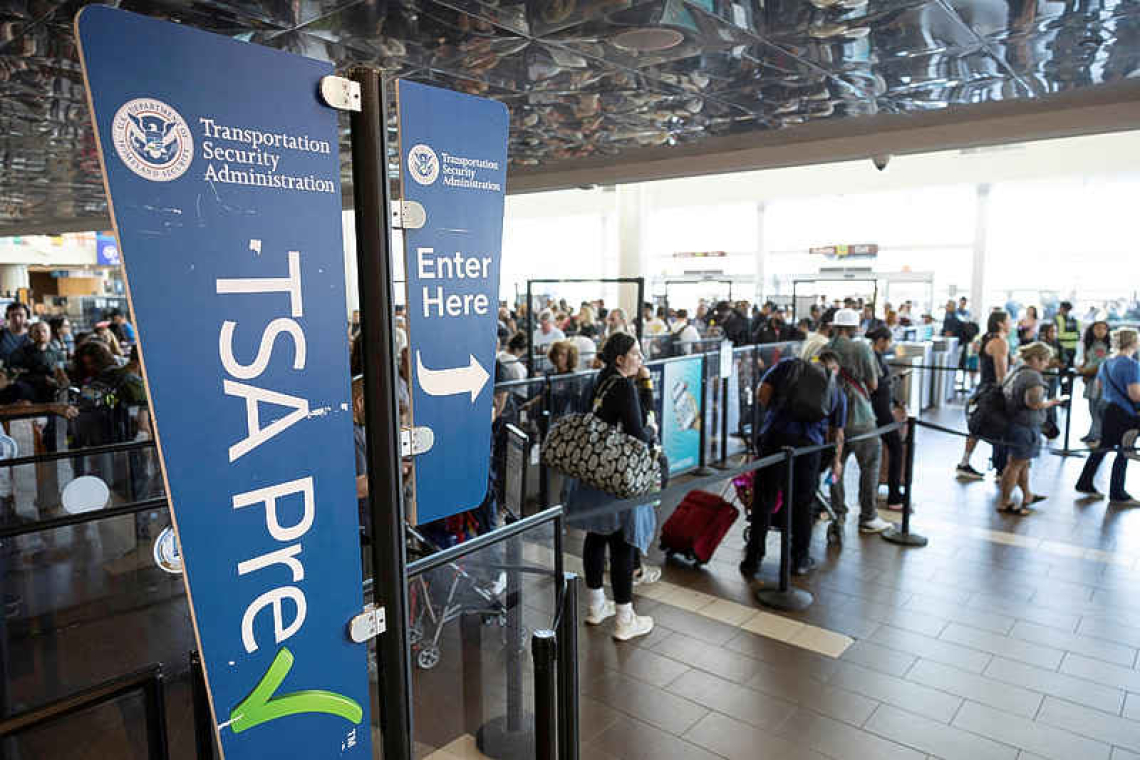 Trump proposes to cut 9,400 TSA  workers, $1.5 billion from budget